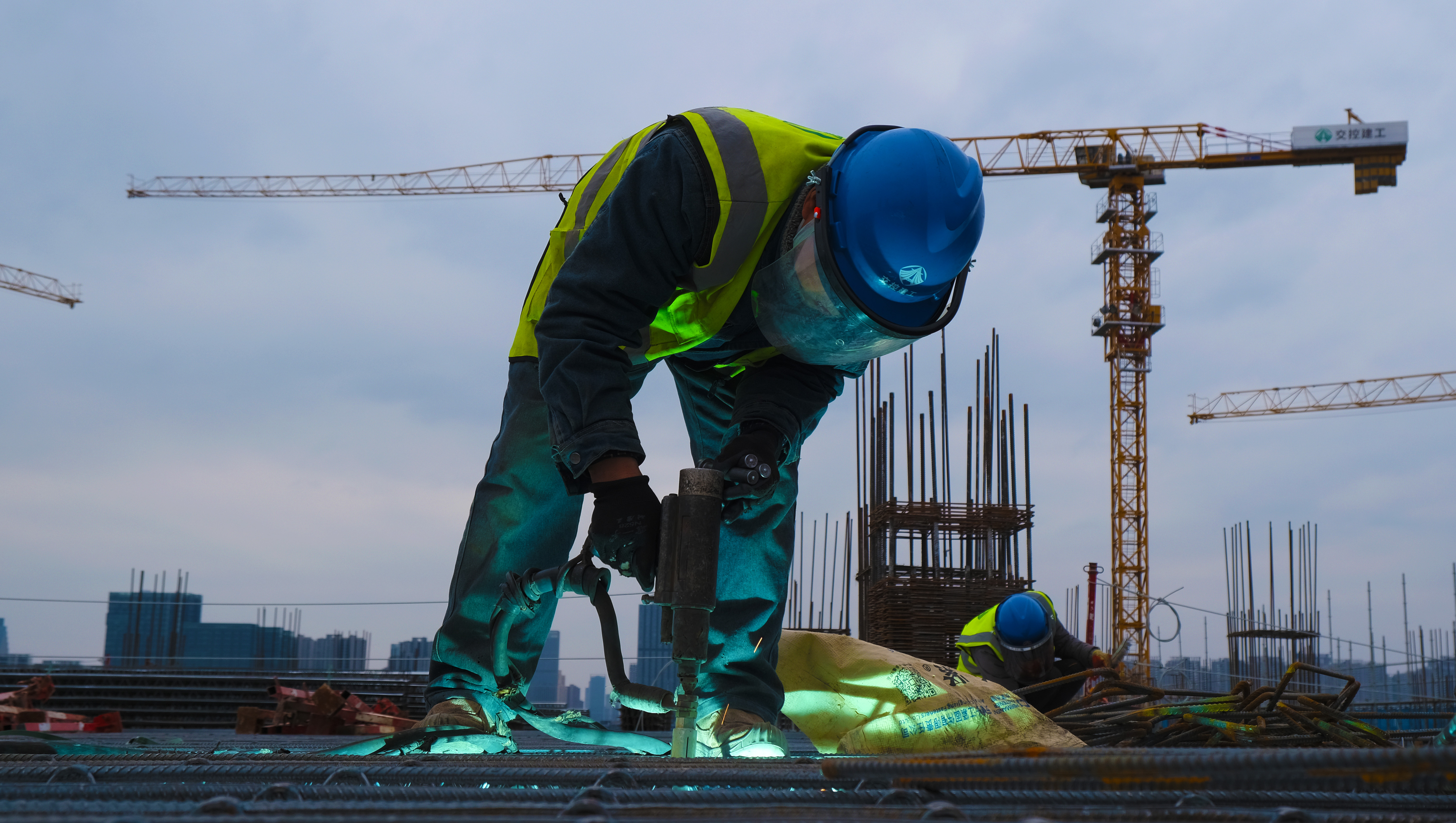 放假不停工 元旦“不打烊”