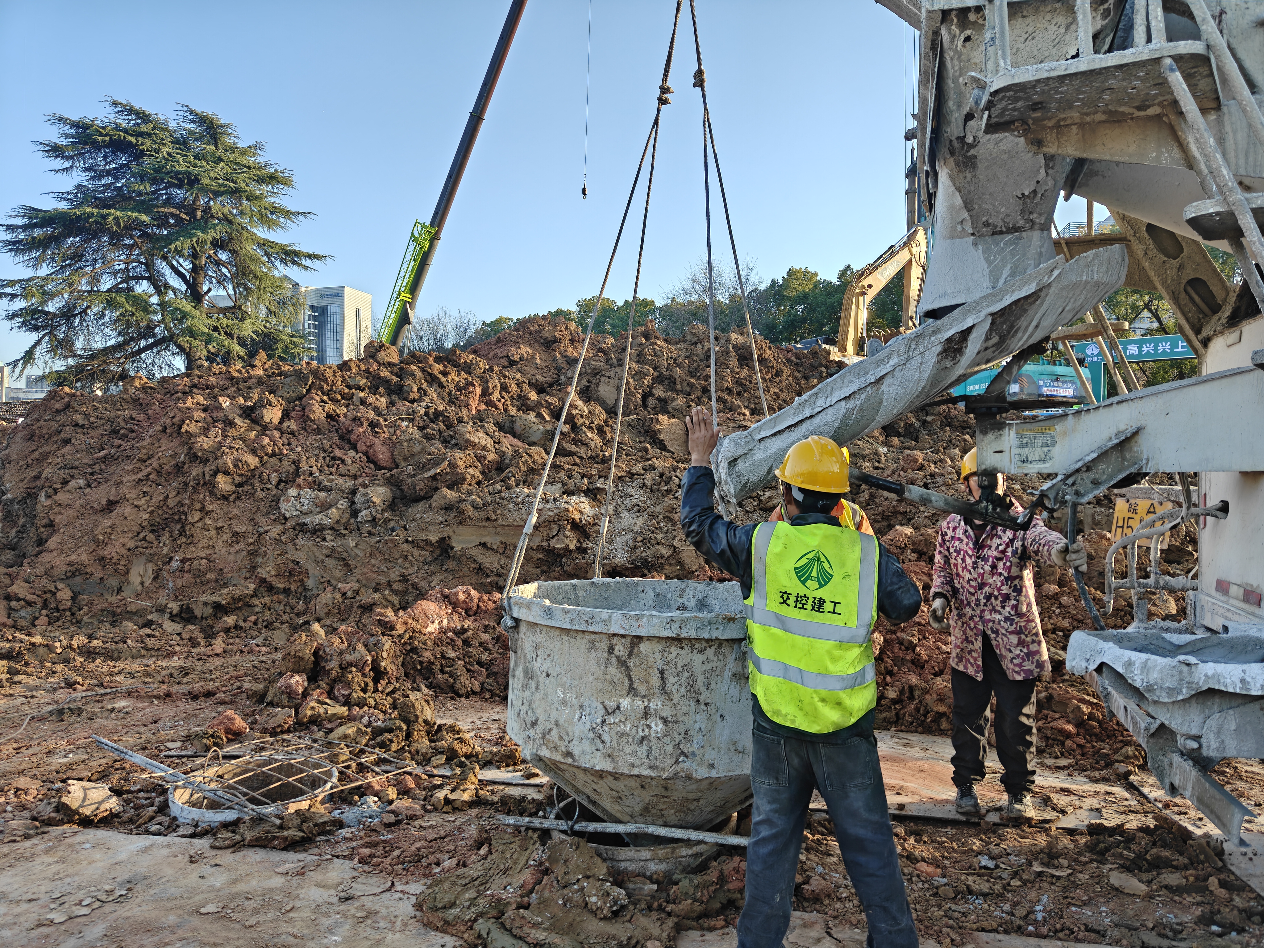 春節(jié)我在崗 致敬建設(shè)者